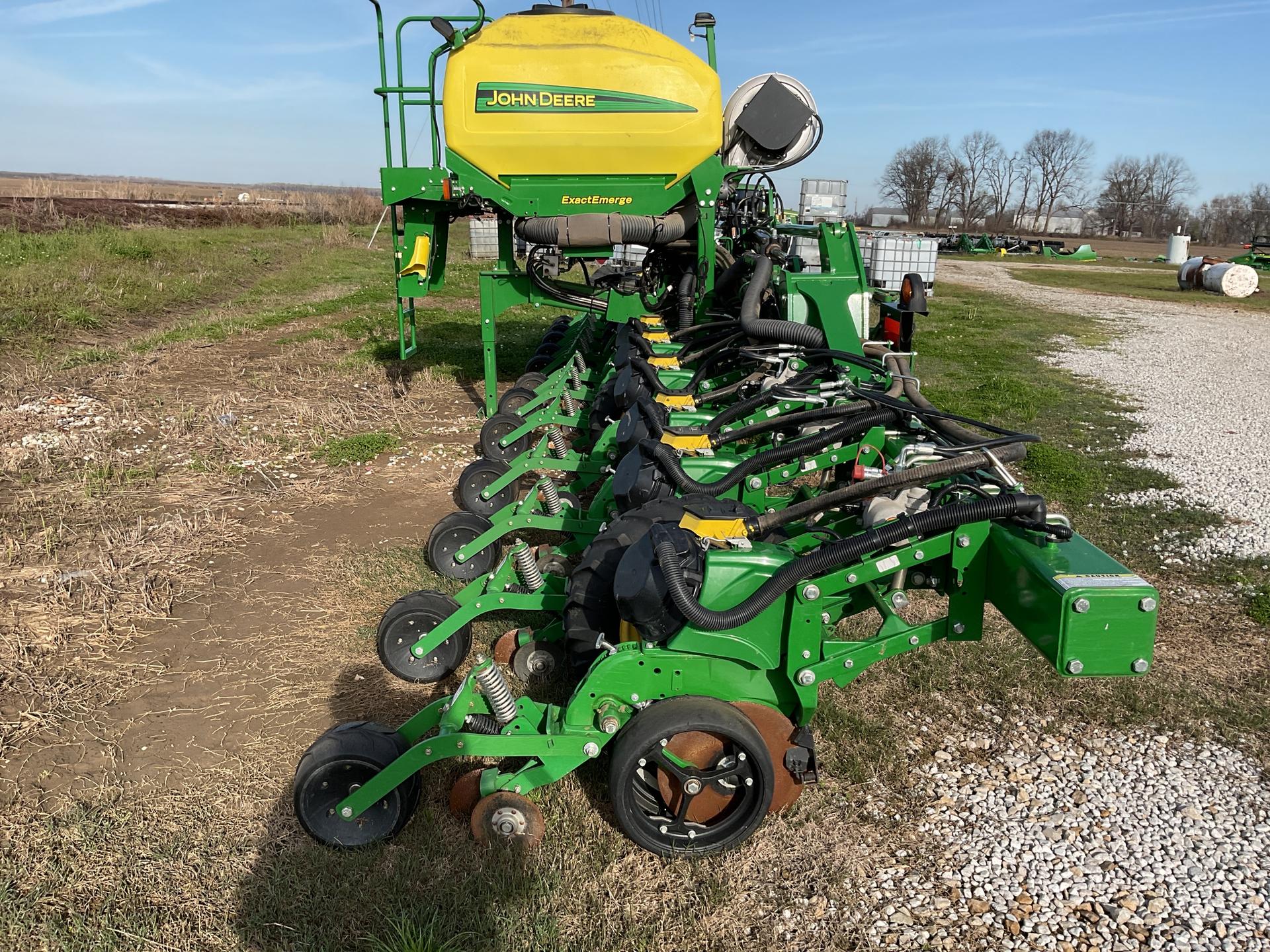 2021 John Deere DR12 – 36″ rows Image