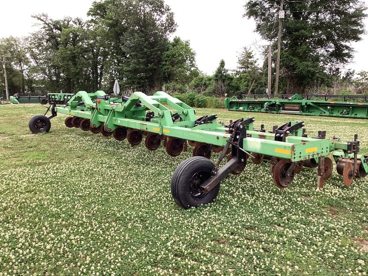 2005 Bigham Brothers strip till Gen 1 12Row 38