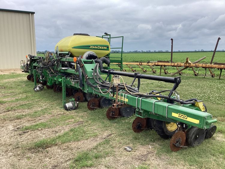 2019 John Deere 1720