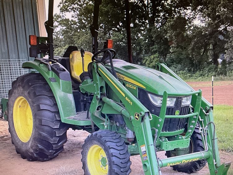 2018 John Deere 4052M