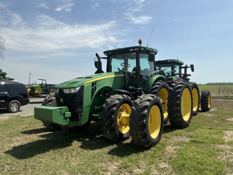2015 John Deere 8320R