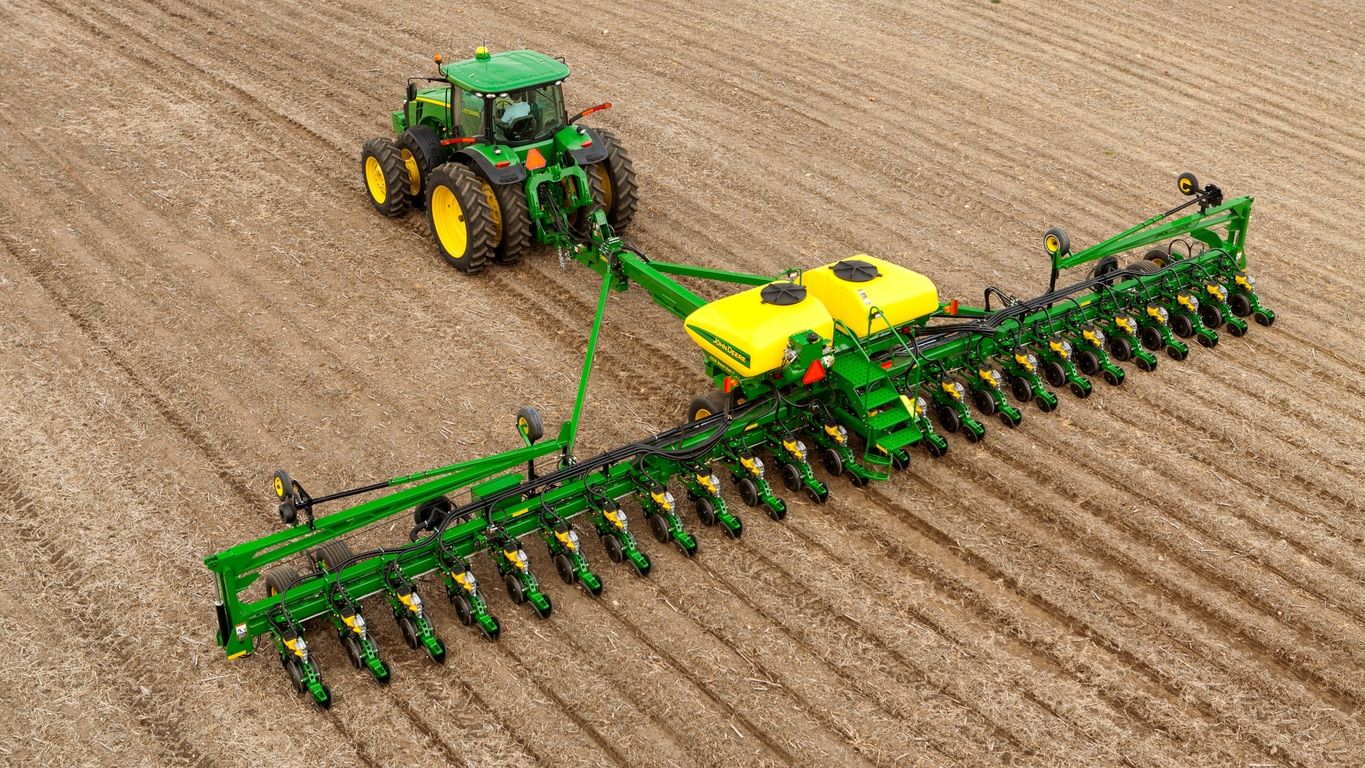 DB60 24Row Split 47 Planter